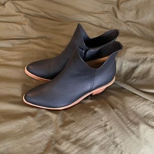 Brand new Poppy Barley two point five ankle boots size 9